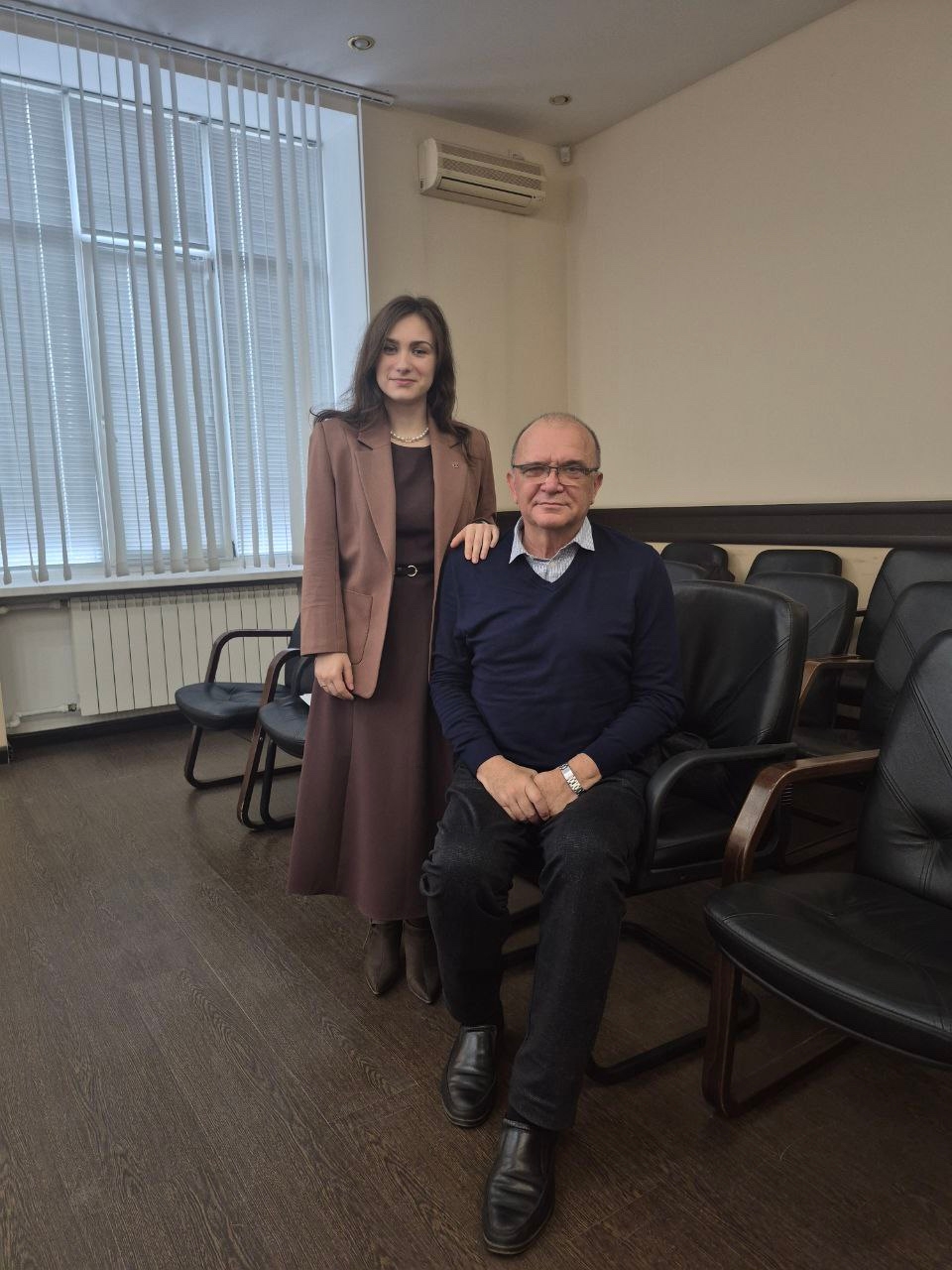 Коллектив ДонГУ поздравляет Екатерину Станкус с получением диплома кандидата филологических наук