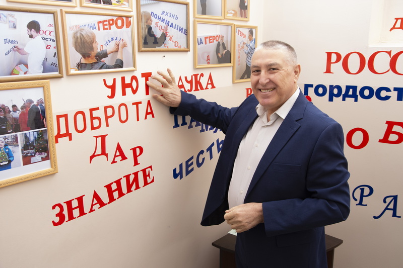 Преподаватель Института педагогики провел профориентационную работу в ясиноватской школе