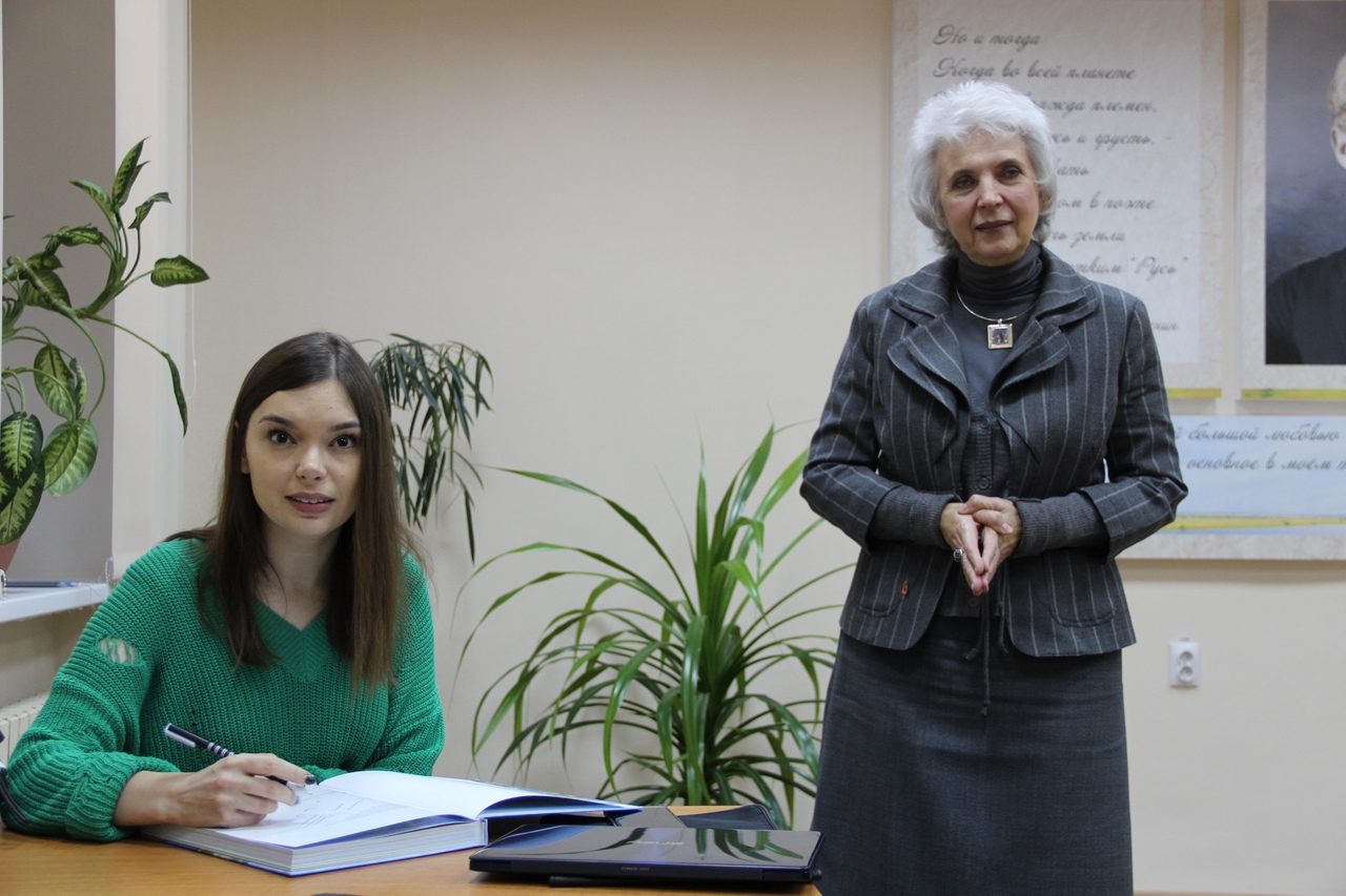 Анна Ревякина прочитала лекцию о Есенине в Есенинском центре ДонНУ