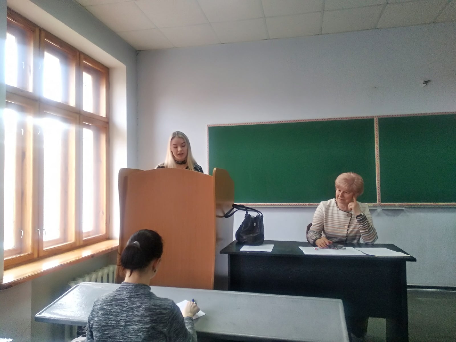 Студенты кафедры русского языка приняли участие в Университетской студенческой научной конференции