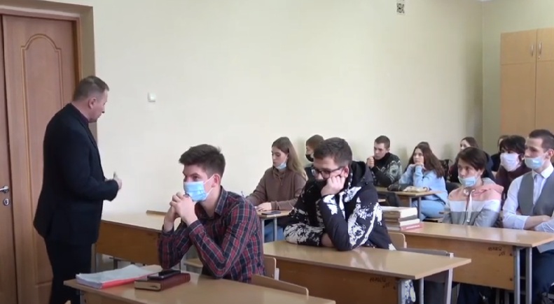 Видеосюжет телестудии ДонНУ о лекциях-семинарах ученых из России для студентов-историков и политологов