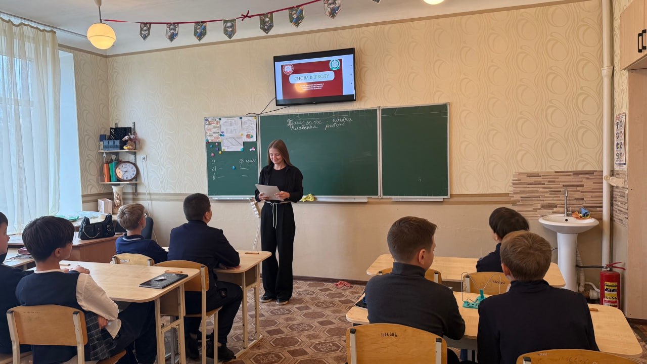 СНОва в школу: практиканты прочли школьникам лекции о филологии как науке