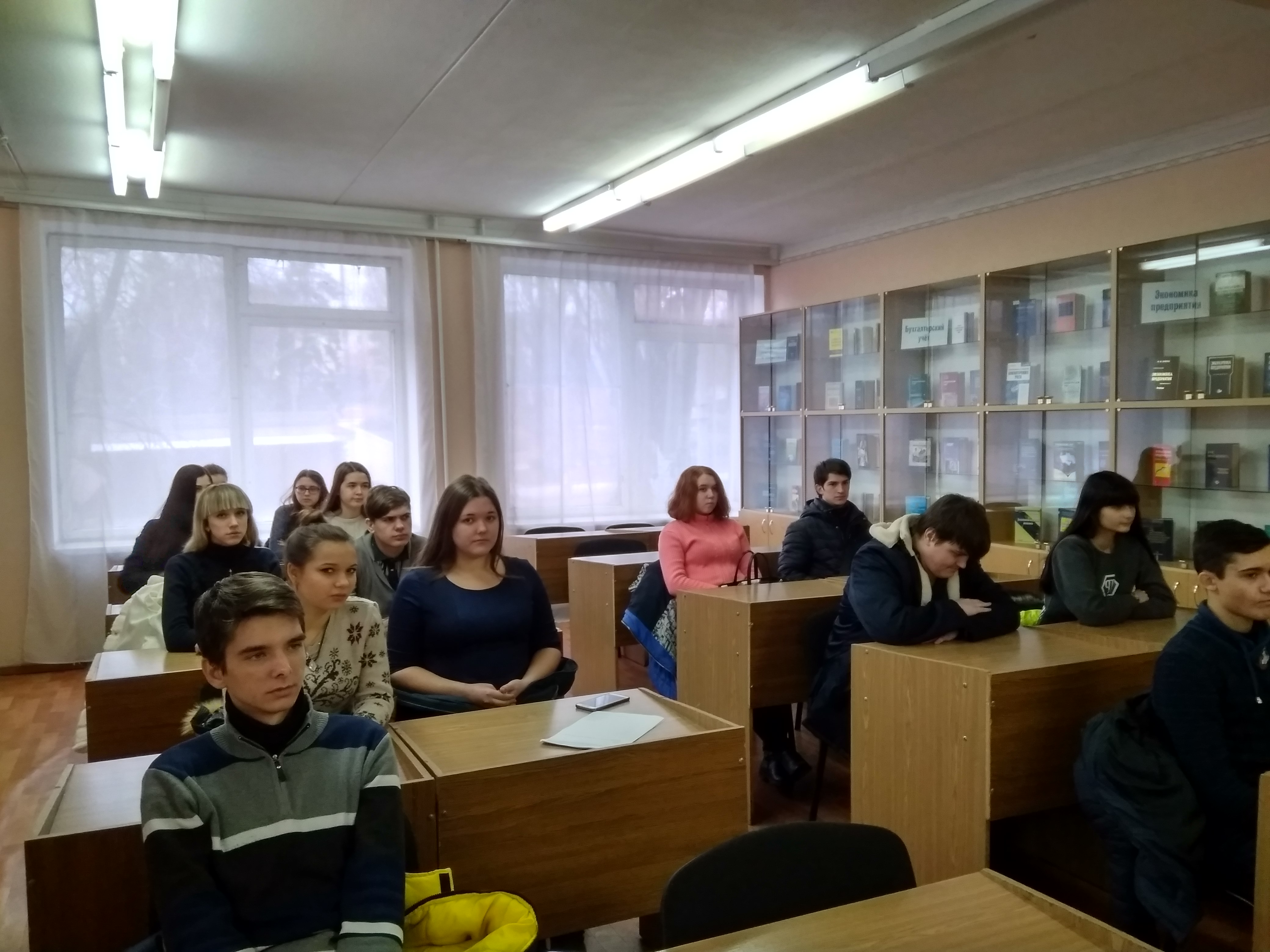 В ГПОУ «Енакиевский техникум экономики и менеджмента» провели беседу «Мир против террора»