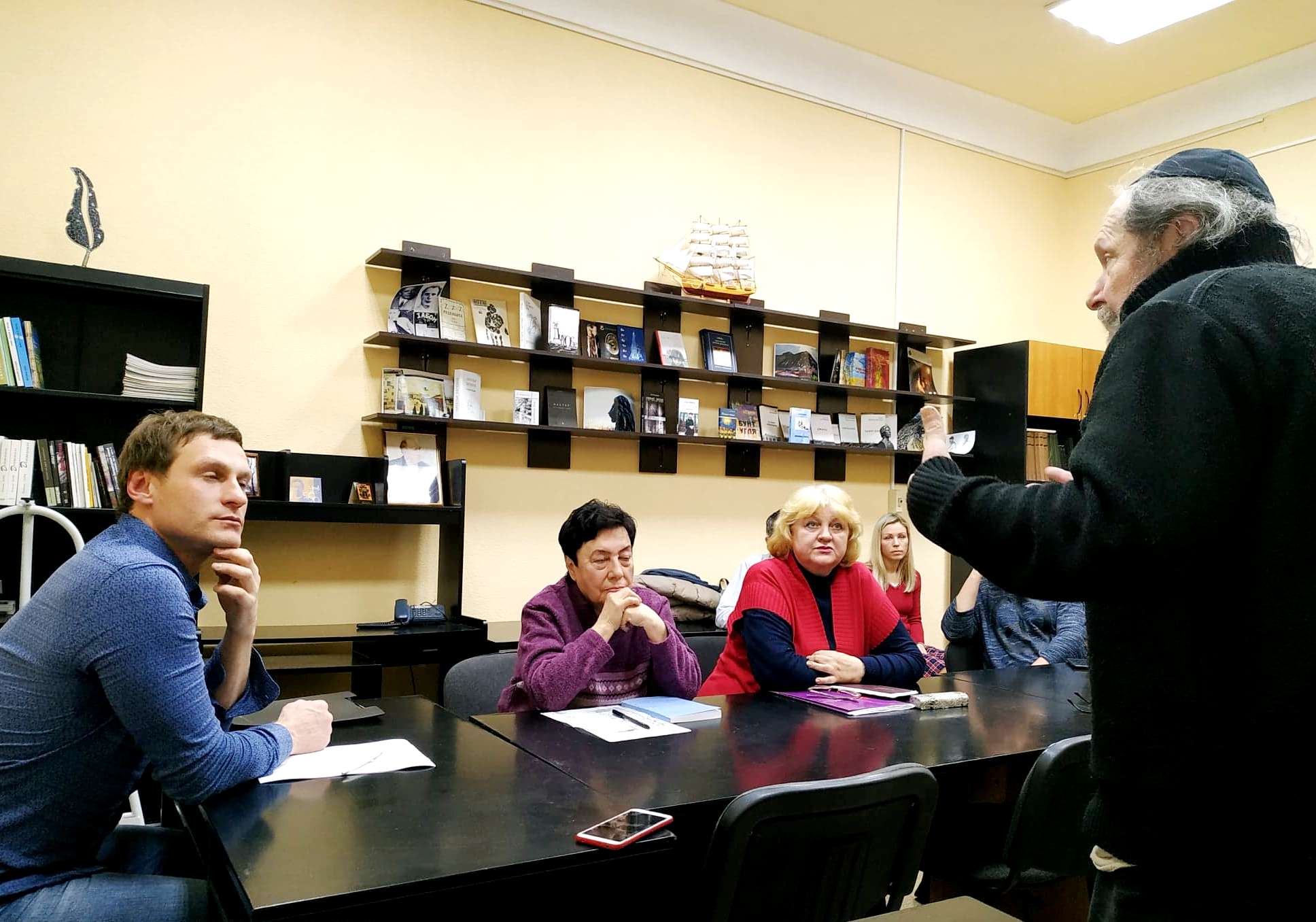 Питерский журналист и писатель Сергей Прудников посетил Центр донецкой словесности