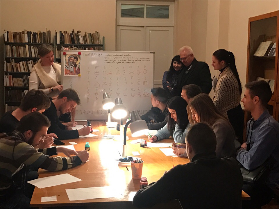 Студенты учетно-финансового факультета приняли участие в квест-экскурсии «Библиомарафон»