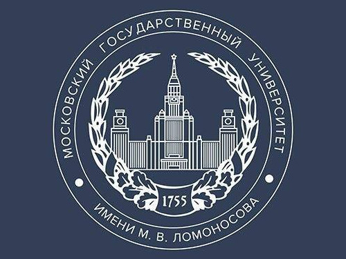 Декан биологического факультета МГУ имени М.В. Ломоносова Михаил Кирпичников поздравляет Светлану Беспалову с юбилеем