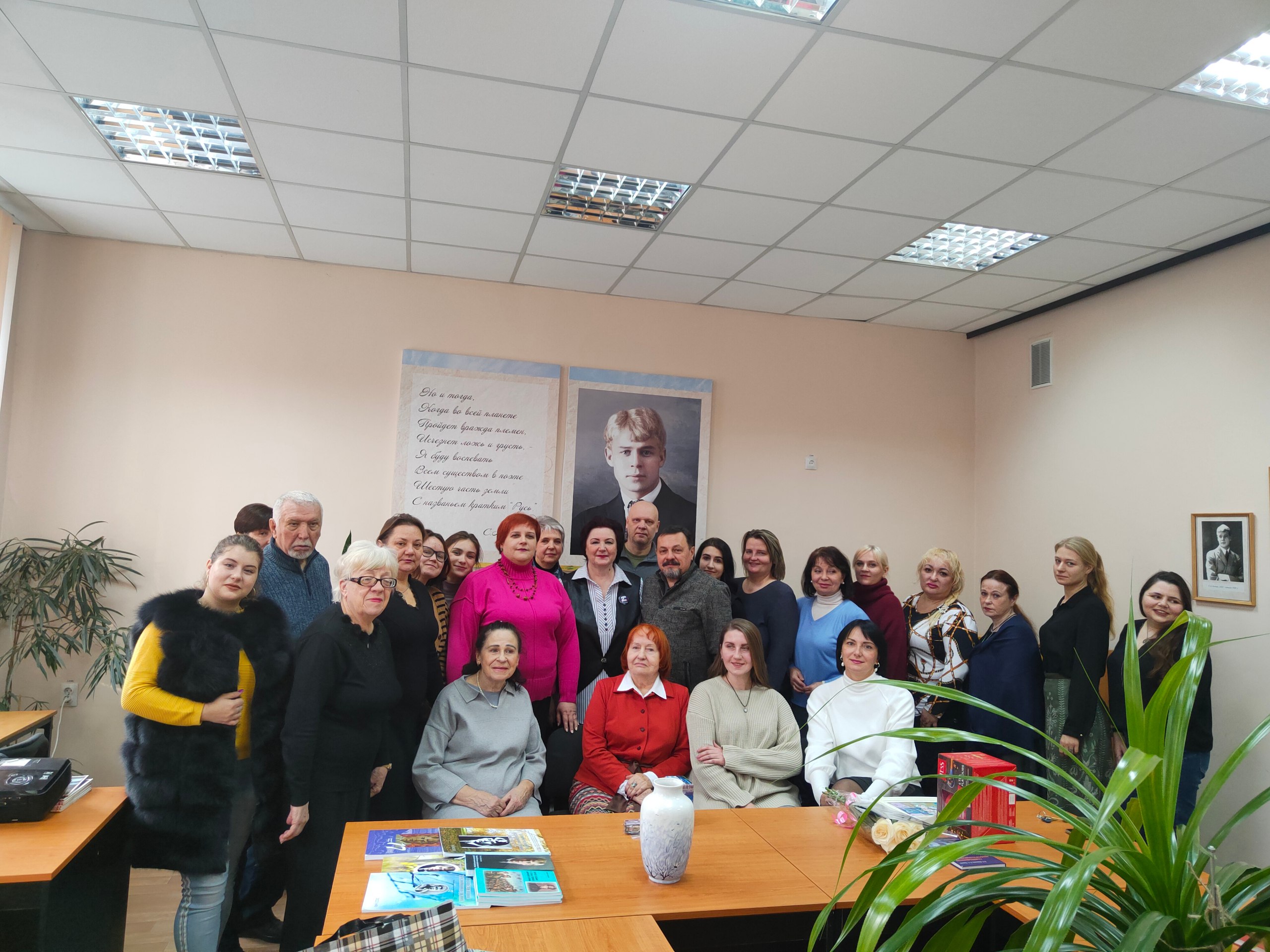В Есенинском центре ДонГУ состоялась встреча с литературоведом и общественным деятелем Ольгой Вороновой