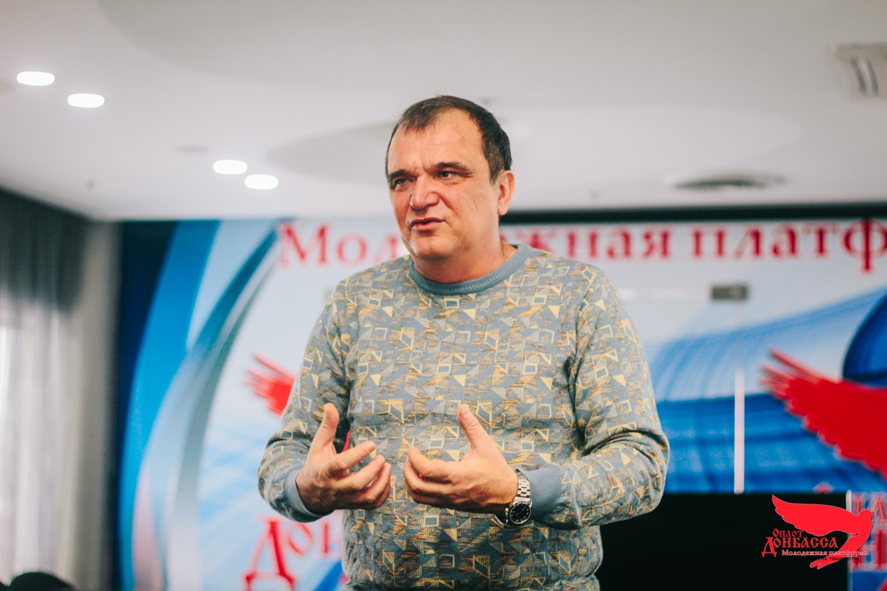 Заведующий кафедрой русского языка Вячеслав Теркулов провел мастер-класс по совершенствованию ораторских навыков