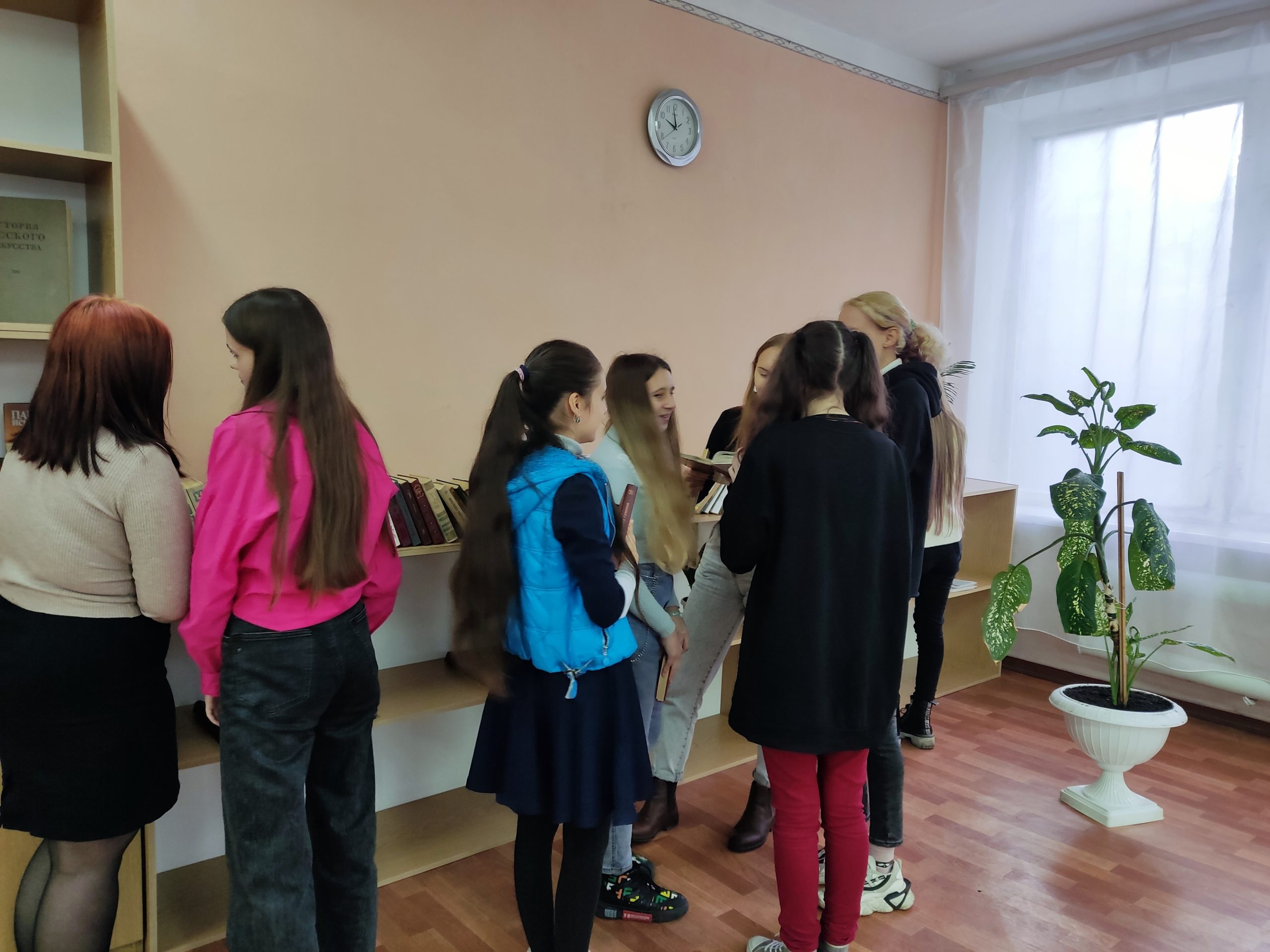 В ЕТЭМ прошел воспитательный час «Черный, синий, красный цвет – символ славы и побед»