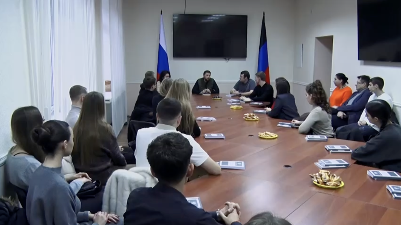 Сюжет ТК «Оплот ТВ» о встрече студентов юридического факультета ДонГУ с членами Избирательной комиссии ДНР