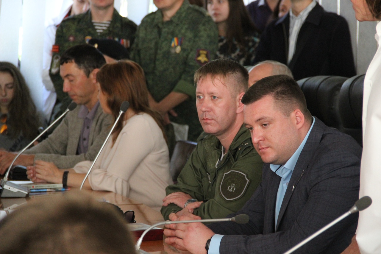 Гости из Санкт-Петербурга презентовали фильм «Добровольцы» в ДонНУ