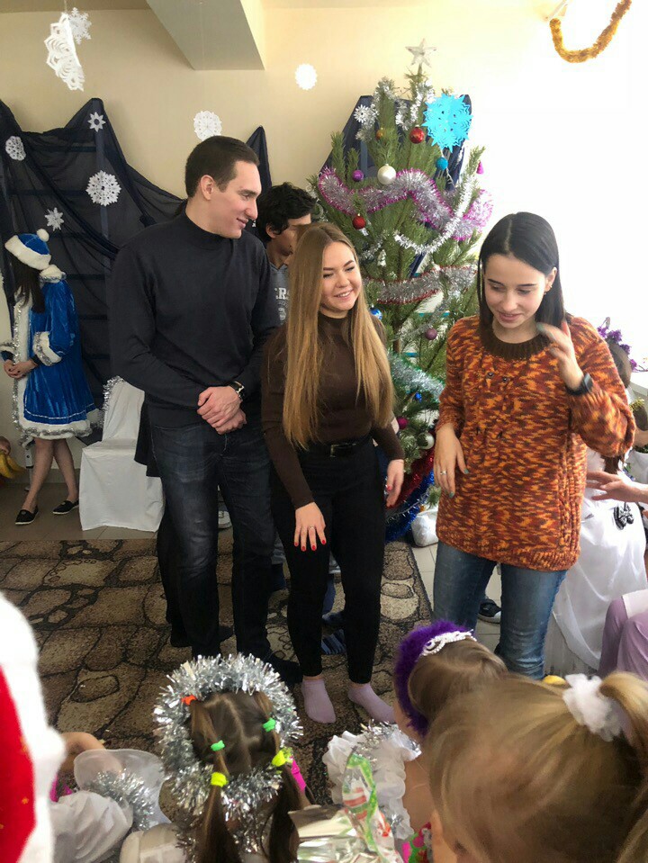 Студенты экономического факультета поздравили детей, проходящих лечение в больнице