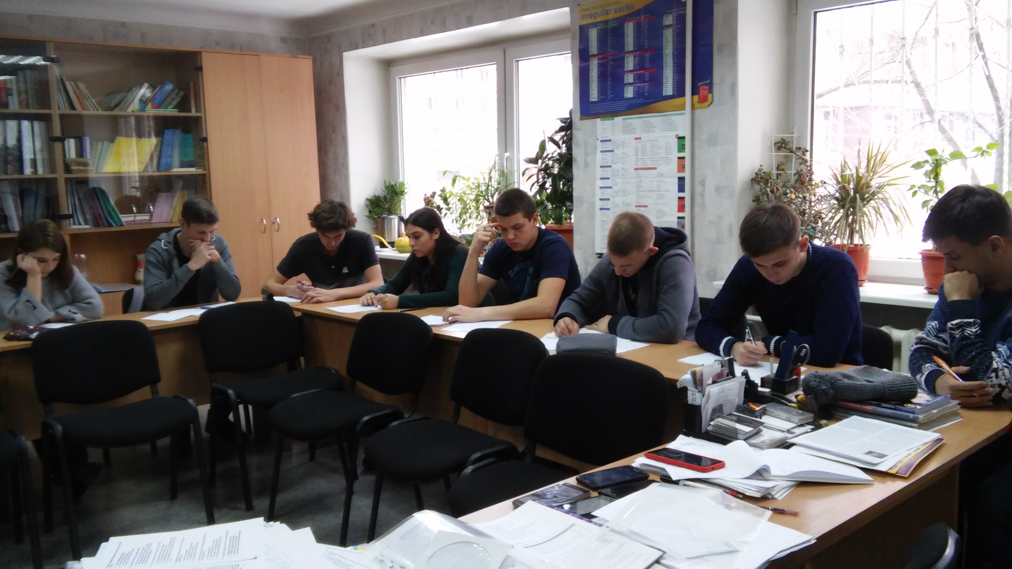 В ДонНУ прошел I тур олимпиады по деловому английскому языку для студентов экономических специальностей