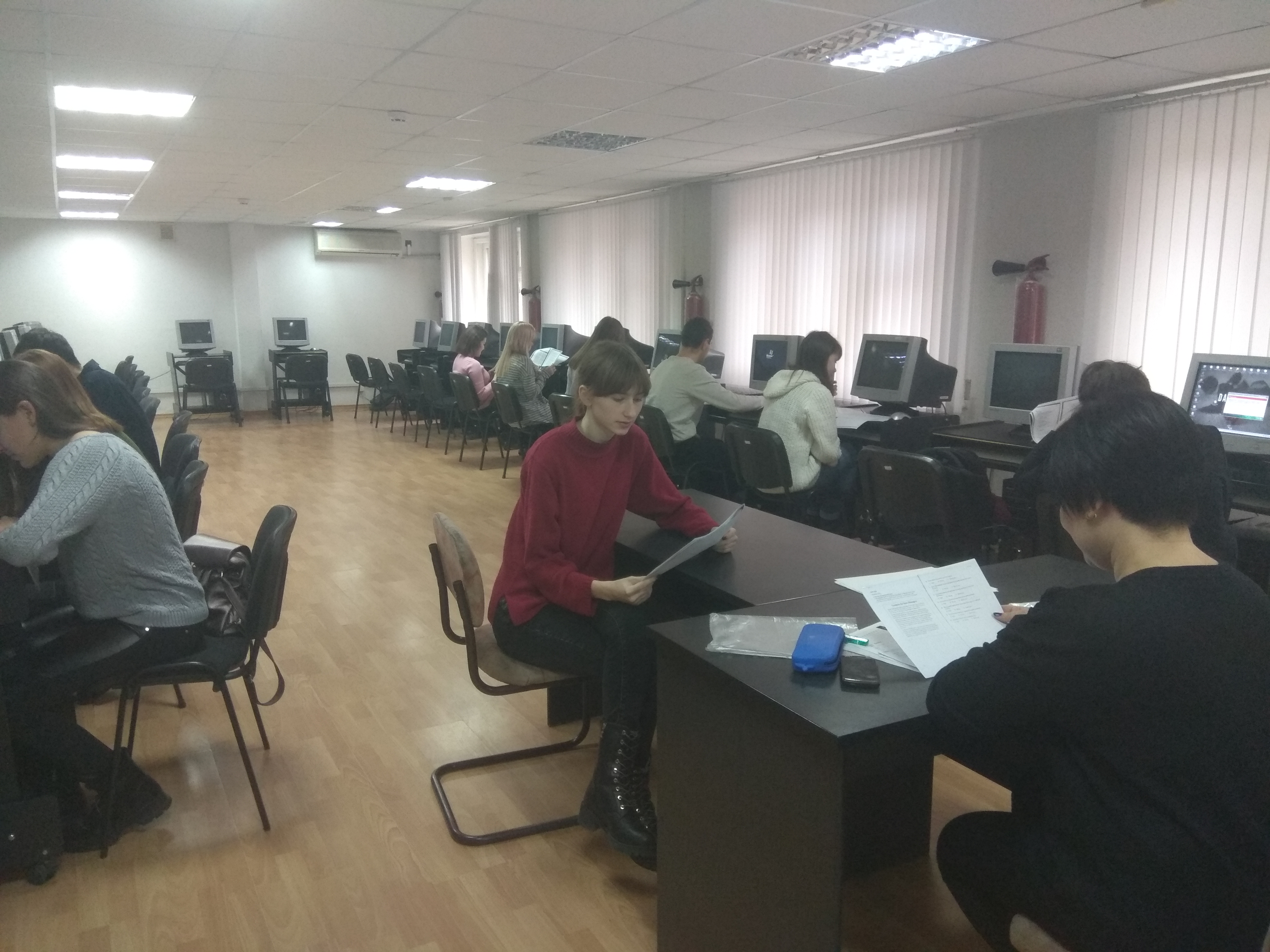 Кафедра английского языка для экономических специальностей провела первый тур олимпиады по деловому английскому языку