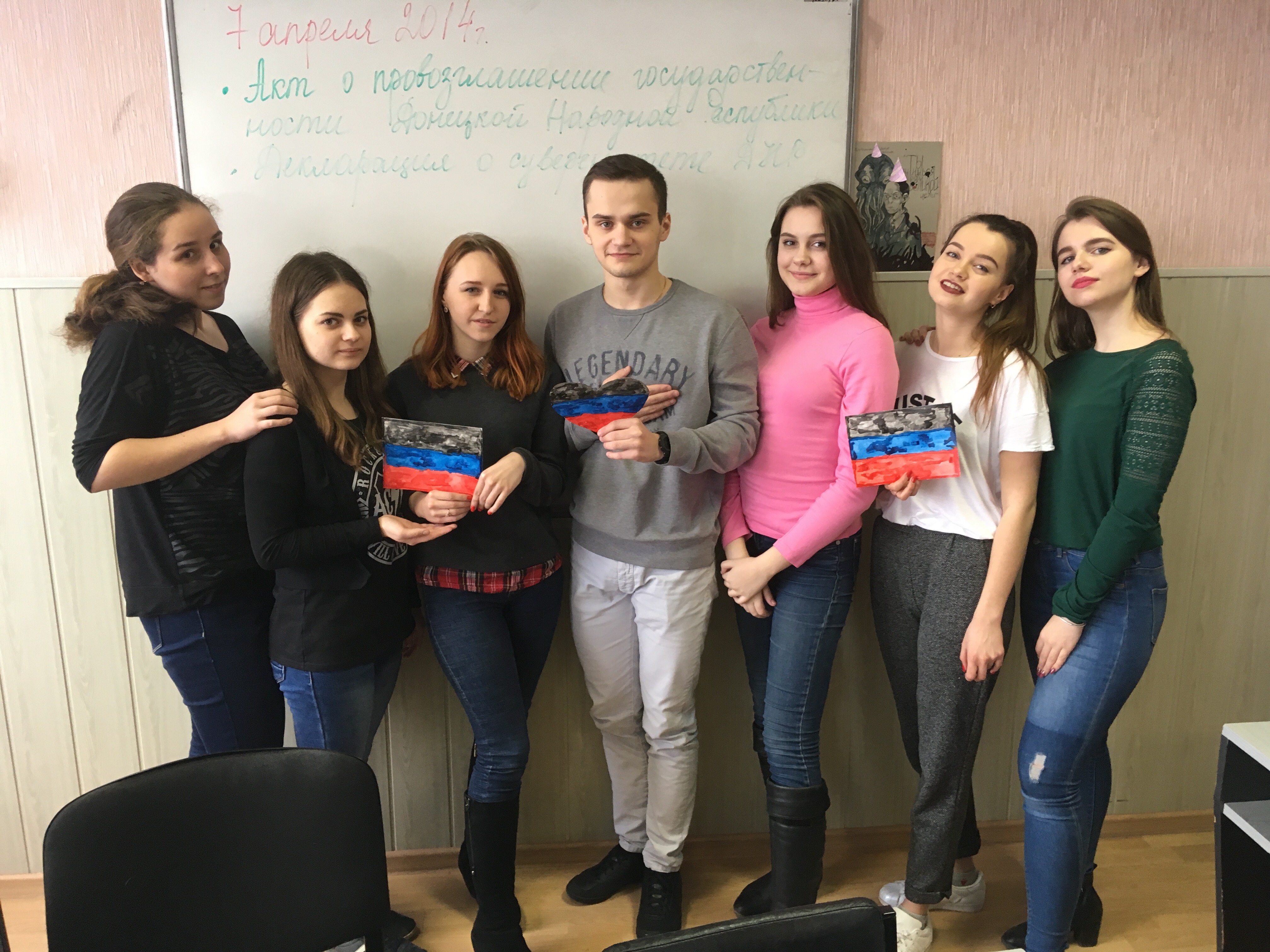 Студенты факультета иностранных языков посетили выставочный зал «Земляки» в Донецком краеведческом музее