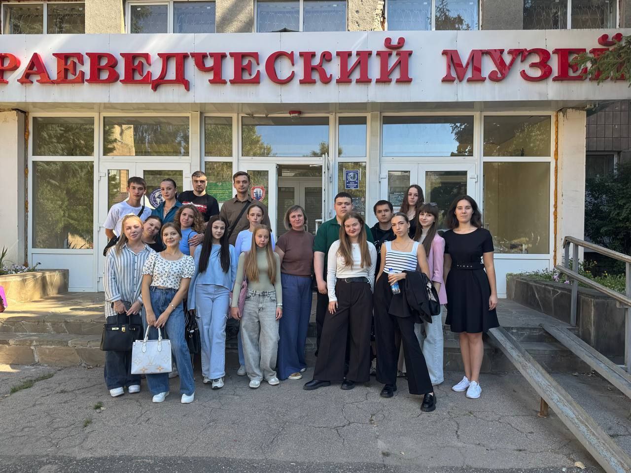 Будущие географы-обществоведы посетили выставку в краеведческом музее