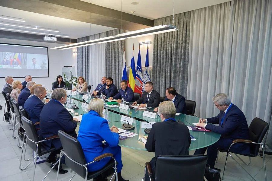 Делегация ДонГУ во главе с ректором Светланой Беспаловой приняла участие в семинаре-совещании в Ростове-на-Дону