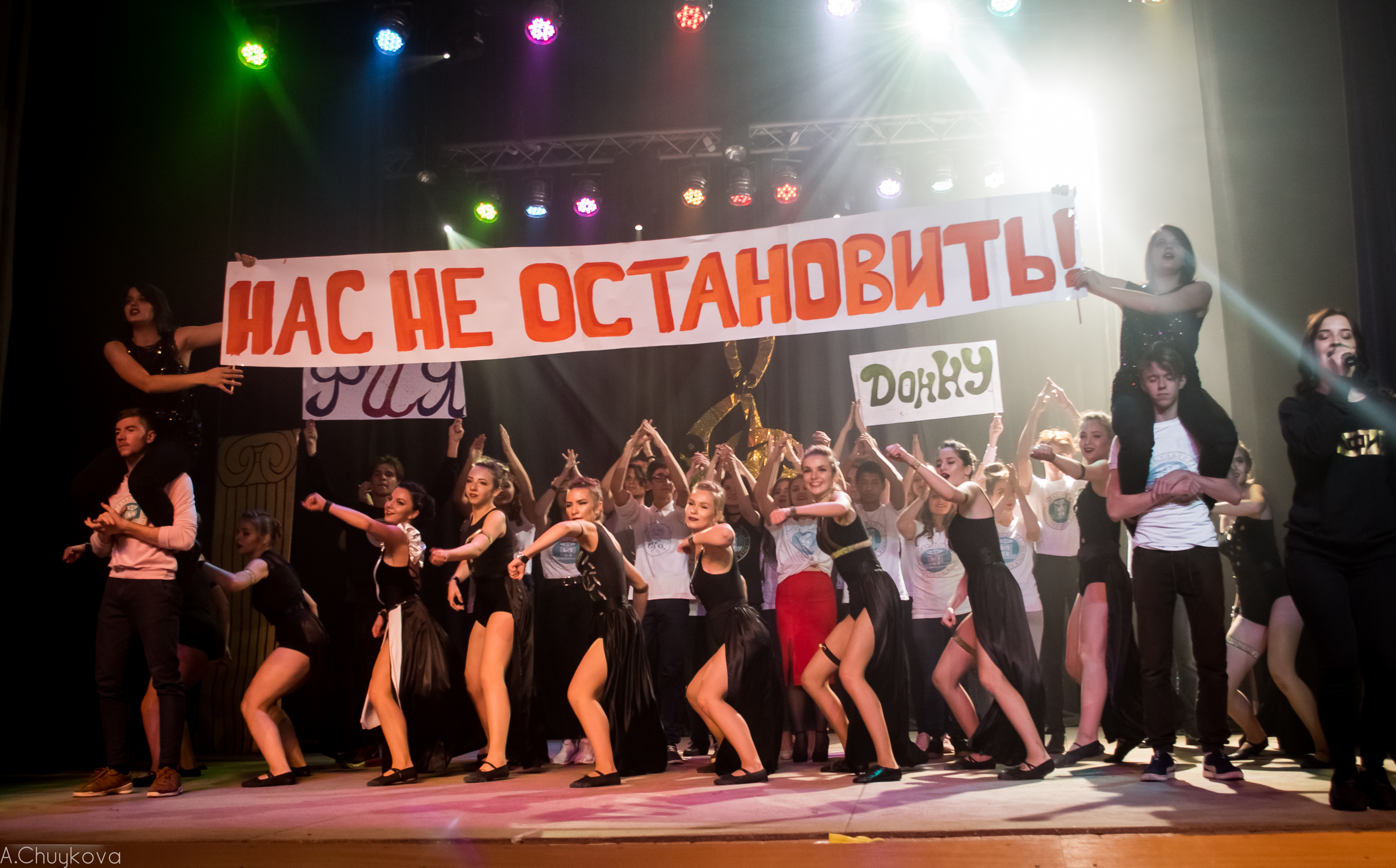 На дебюте первокурсника студенты ФИЯ показали  «Историю о важном: немного о многом!»