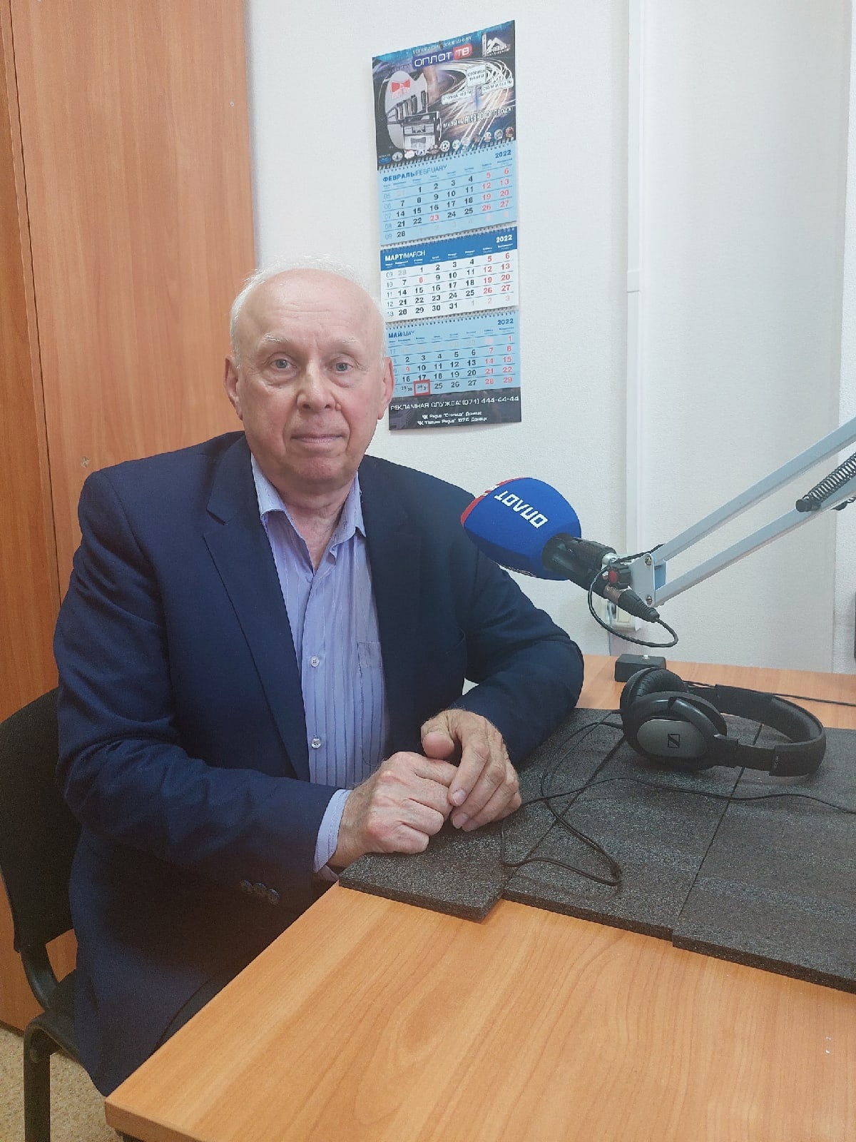 Доцент кафедры журналистики Владимир Безродный в эфире программы «Актуальное интервью» на радио «Столица»