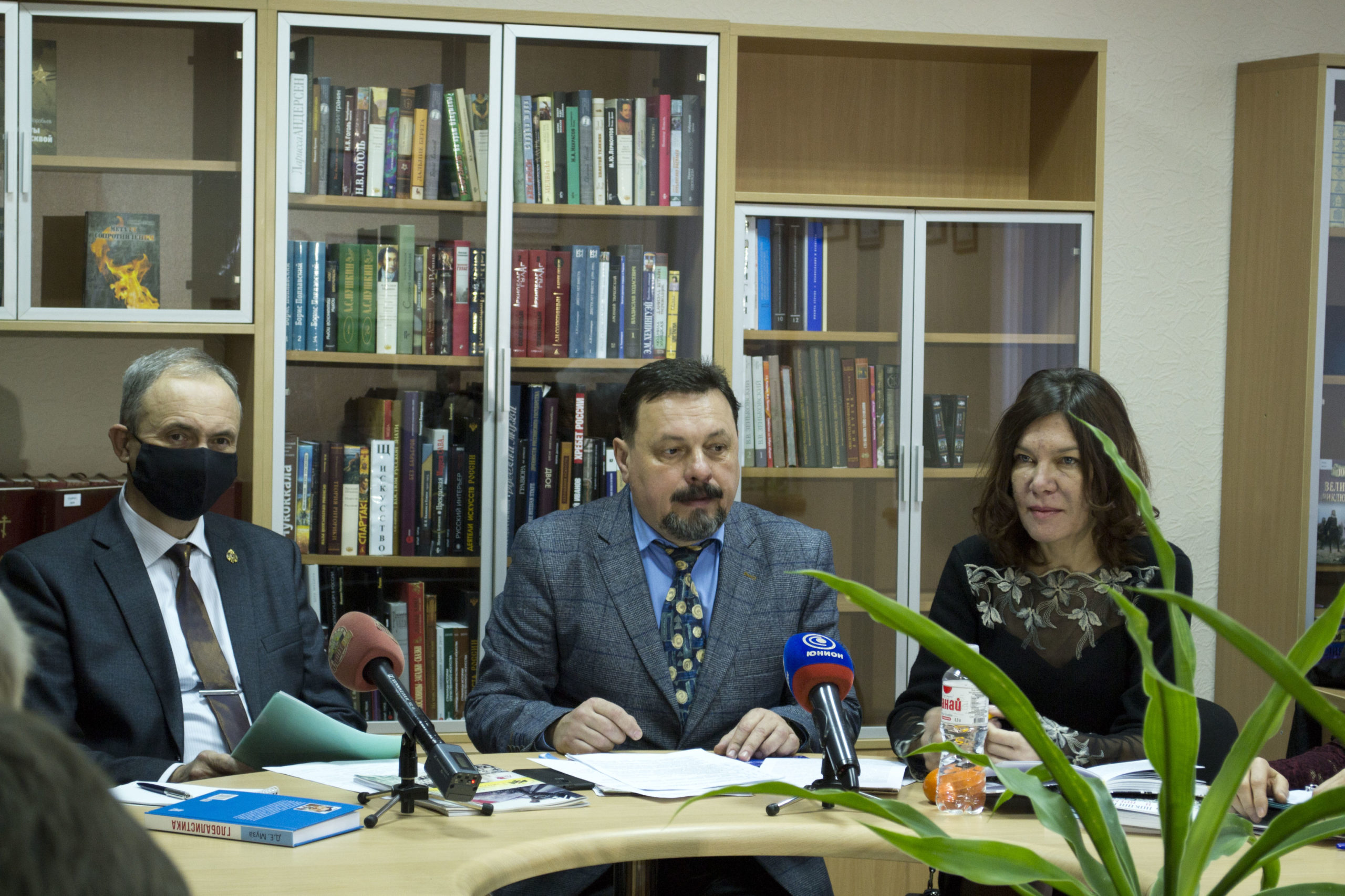 В Мультимедиацентре ДонНУ прошел круглый стол «Идеология, культура и ценности Русского мира как объединяющее начало России и Донбасса»