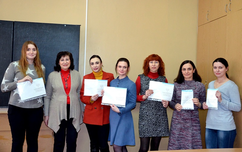 В ДонНУ вручили удостоверения первым выпускникам программы повышения квалификации «Журналистика и информация»