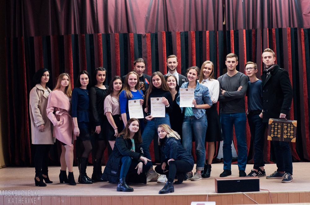 Первые выпускники «Школы лидеров ДонНУ» получили сертификаты о прохождении курсов