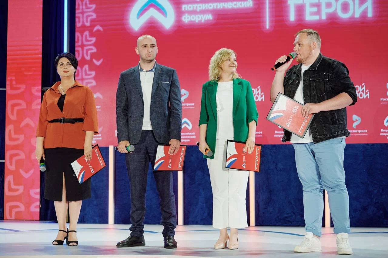 Демобилизованные студенты факультета математики и информационных технологий приняли участие во Всероссийском патриотическом форуме «Твой Герой» в Москве