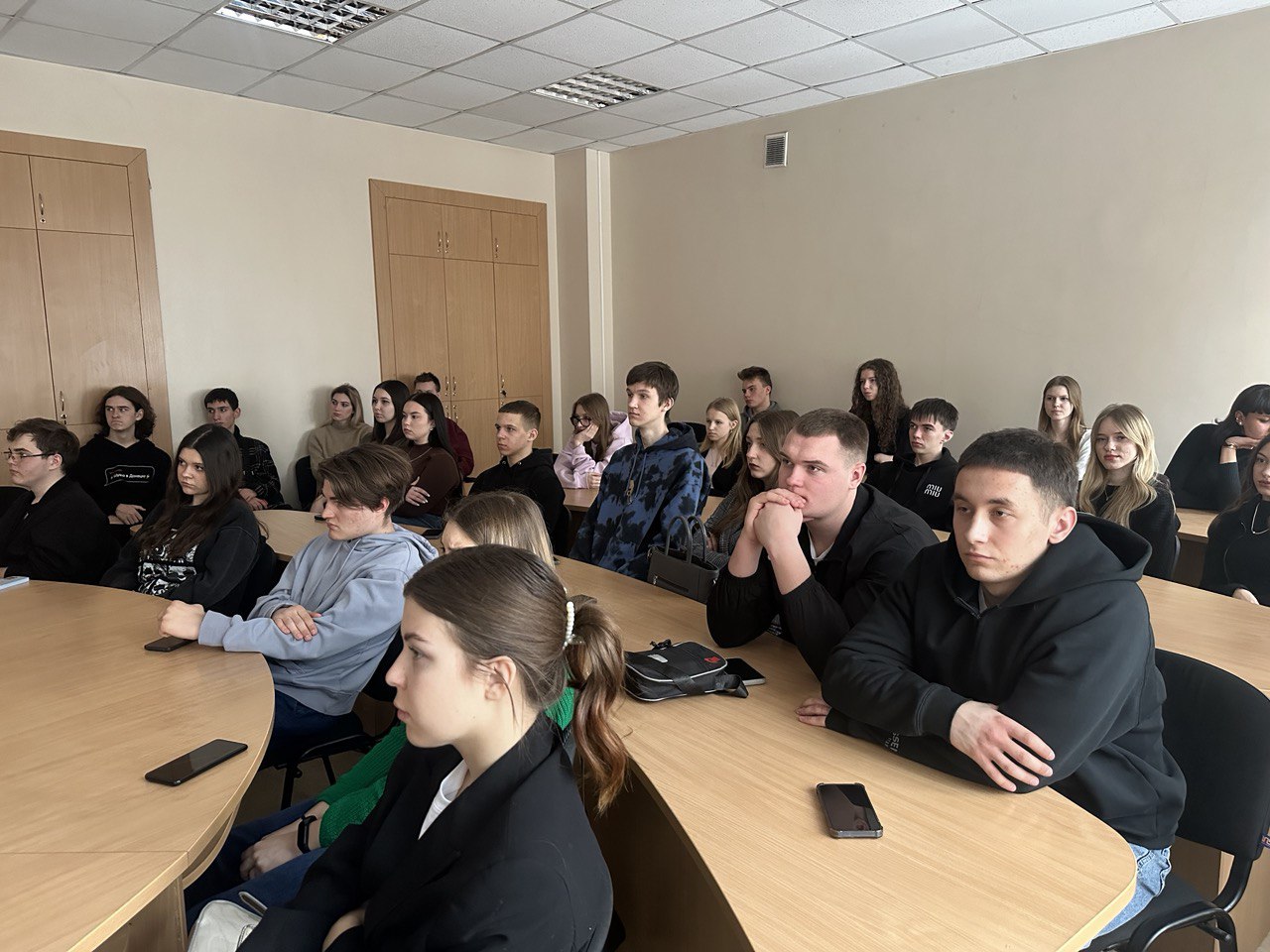 Студенты ДонГУ просмотрели фильм об СВО в Донецке «У края бездны»