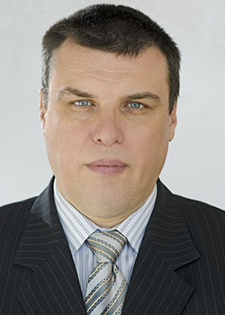 Декан экономического факультета Юлиан Полшков выступил на конференции работников и обучающихся ДонНУ от имени трех факультетов — экономического, учетно-финансового и юридического