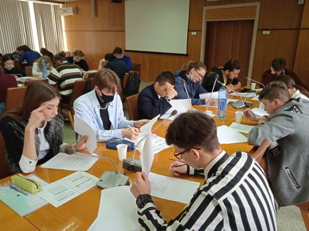 В ДонНУ прошла III Республиканская студенческая олимпиада по деловому английскому языку